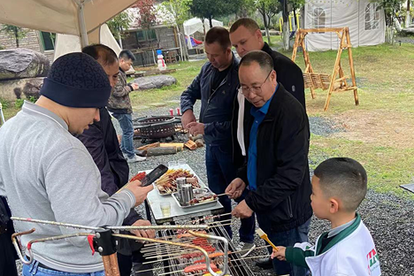 外國(guó)客戶(hù)蒞臨交流，公司予以熱誠(chéng)接待